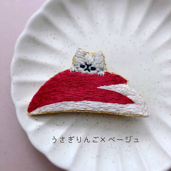 いろんなりんごと猫の刺繍ブローチ 5枚目の画像