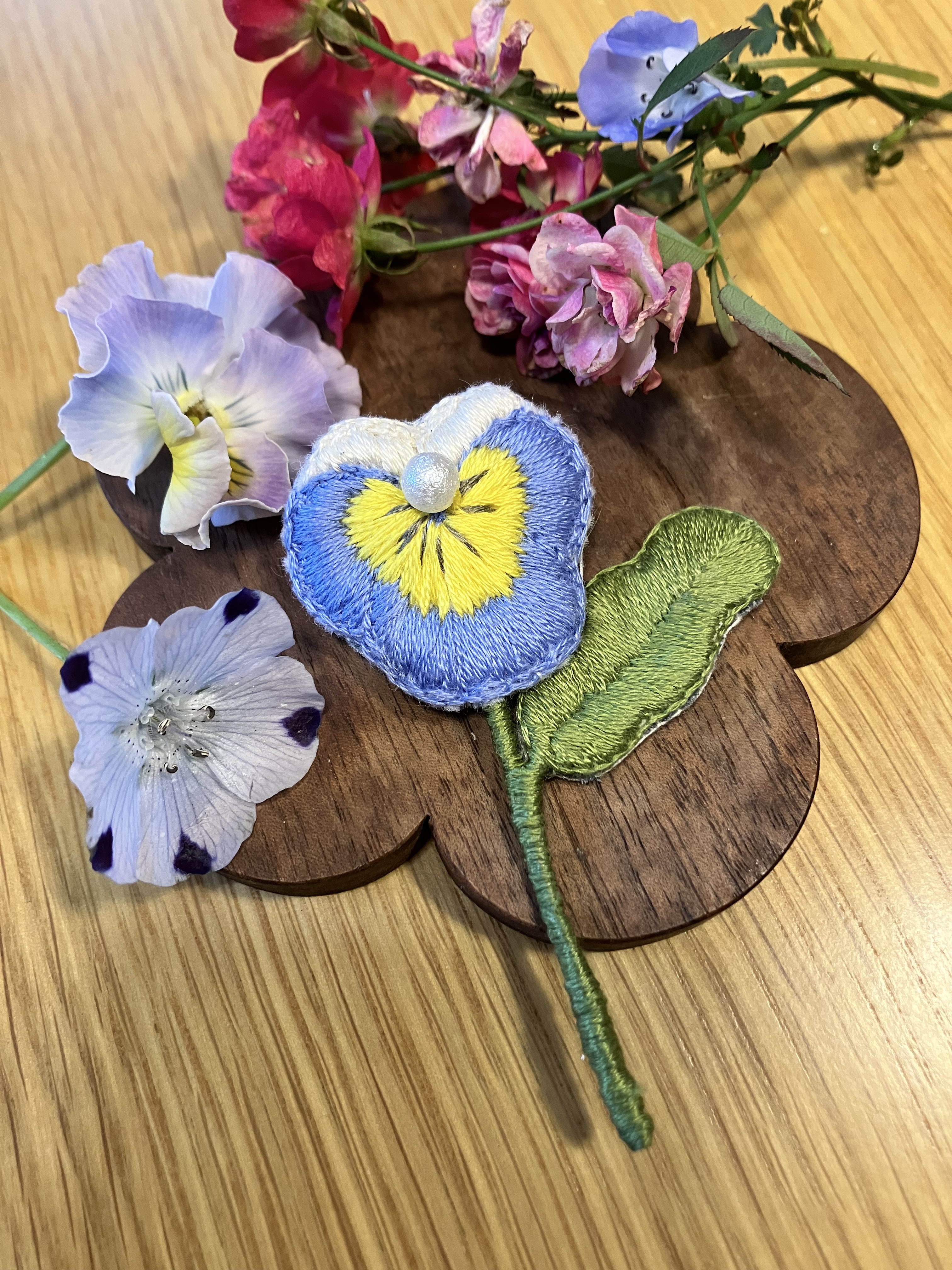 専用)❁hAnafany❁ 立体刺繍　ブローチ