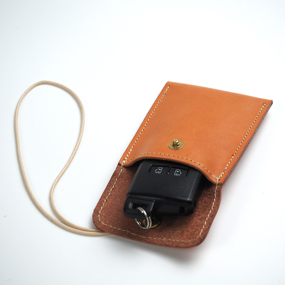 護身符盒（米色/黑色）牛皮【還可容納卡片、硬幣和鑰匙】 第9張的照片