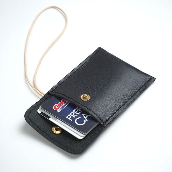 護身符盒（米色/黑色）牛皮【還可容納卡片、硬幣和鑰匙】 第6張的照片