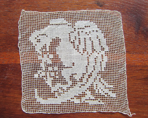 カーゴイル鳥 リネン製 フィレレースモチーフ フランスアンティーク
