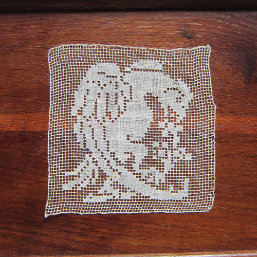 カーゴイル鳥 リネン製 フィレレースモチーフ フランスアンティーク