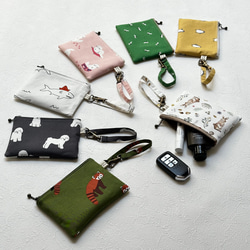 バッグに掛けれるミニポーチ　キーケース　カードケース　【カモミール柄・ボタニカル柄】 7枚目の画像