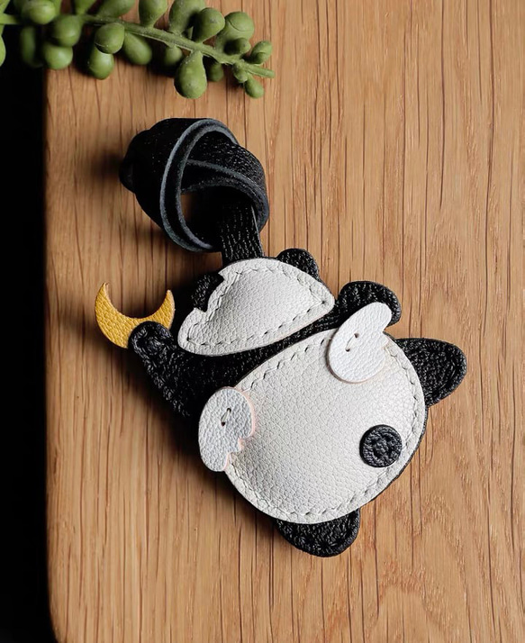 SOLD◇ハンドメイド ミニチャーム パンダ◇革紐