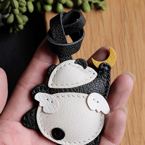 SOLD◇ハンドメイド ミニチャーム パンダ◇革紐