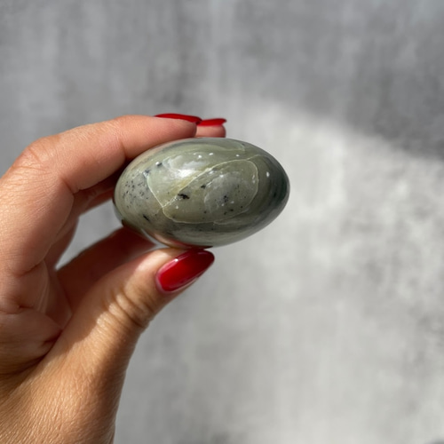 あ〜きゃん♬様　高品質　エメラルド　パーム　握り石 f64bfb2044959109244531d804c236