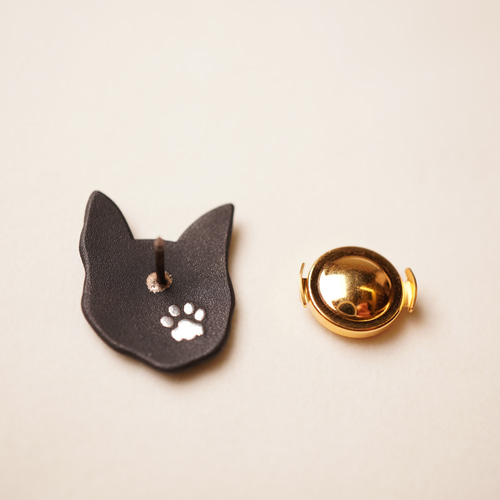 まゆ様専用】猫のシルエット ブローチ 藍染 刺繍ブローチ / ねこ