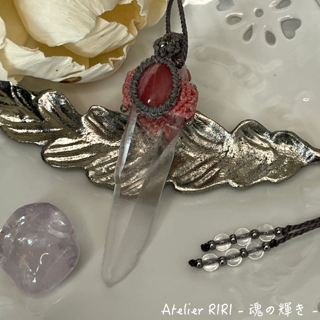 平和への思い［レムリアンシードクォーツ］マクラメネックレス