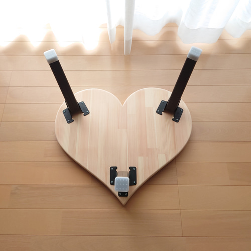 ハンドメイド　ハートのミニテーブル ハート型 折りたたみ脚 ミニ テーブル 可愛い かわいい 木工