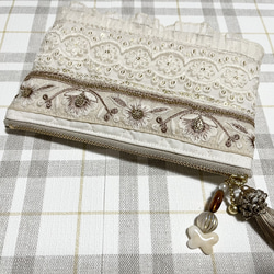 インド刺繍リボンのポーチ 1枚目の画像