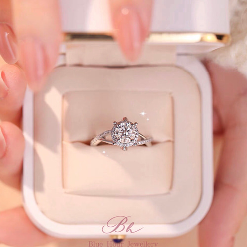 モアッサナイト 側面まで美しい フラワー キラキラ ゴージャス