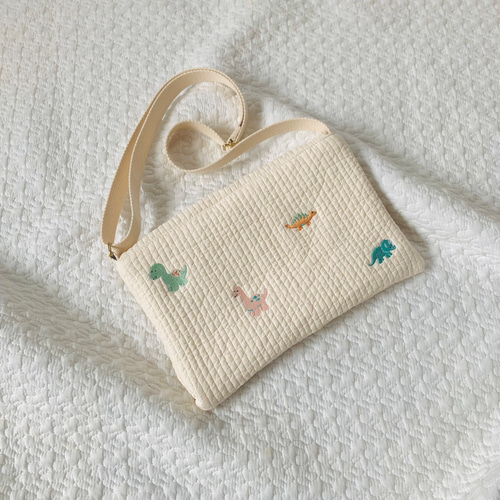 コップ袋　レッスンバッグ ヌビくま刺繍　恐竜刺繍 楽天市場】【アウトレット】 【くま刺繍】 巾着単品 幼稚園