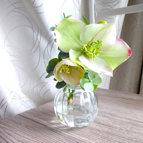 クリスマスローズ まるで花瓶に挿した生花のよう♪ アートフラワー