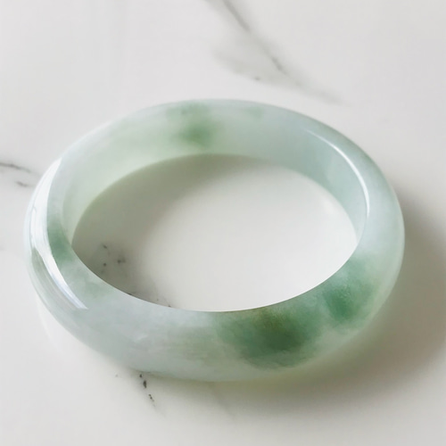 翡翠ヒスイ　ホワイトグリーンバングル B2010-017】ジェイド 翡翠 ヒスイ バングル 一点もの 希少 ミャンマー