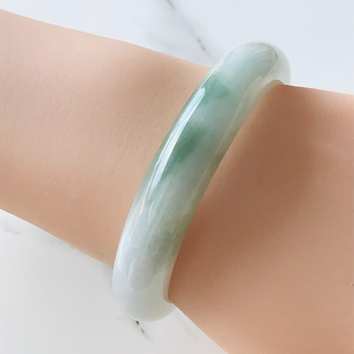 B2010-017】ジェイド 翡翠 ヒスイ バングル 一点もの 希少 ミャンマー