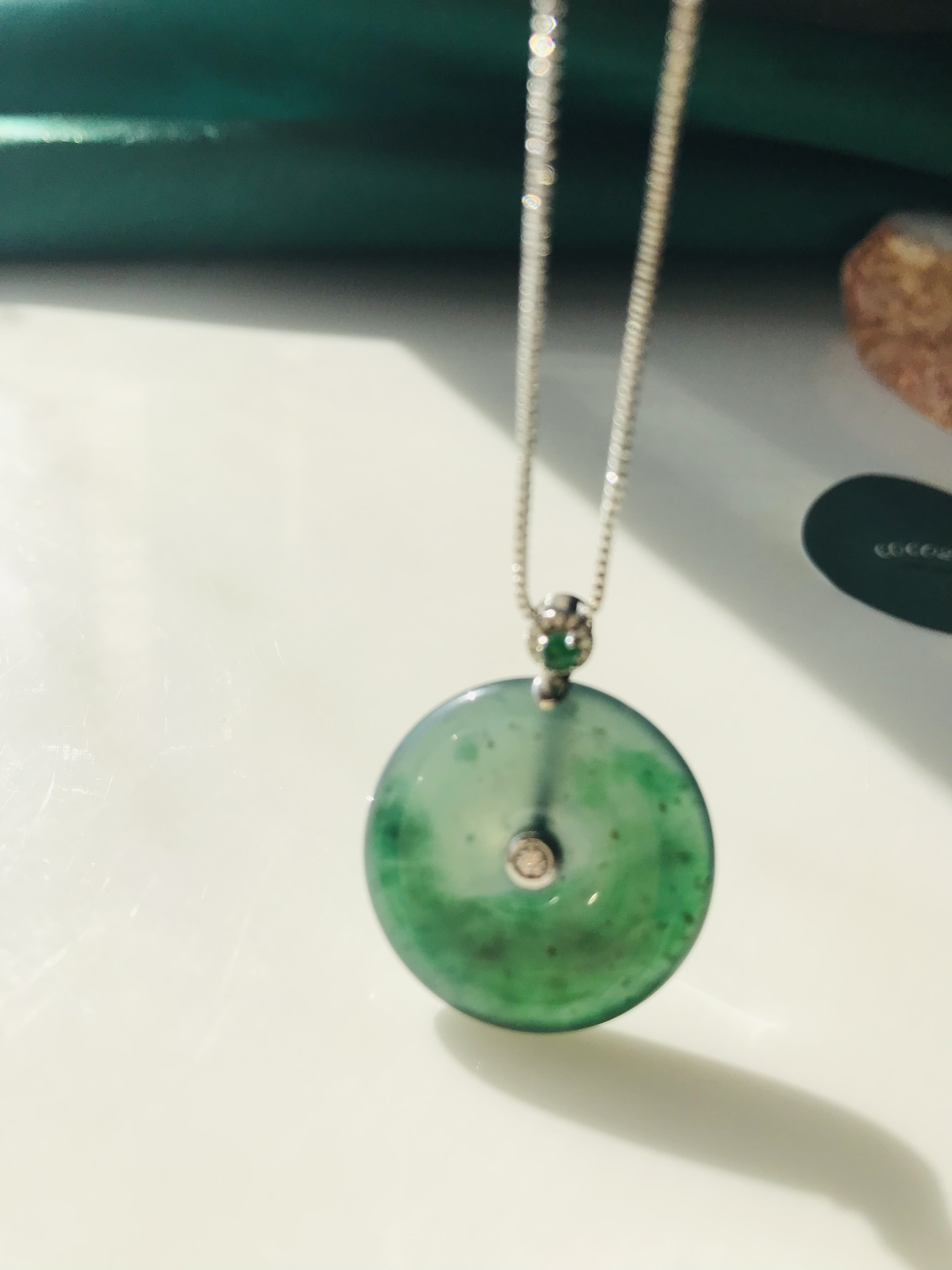 【P151-002】ジェイド　翡翠　ヒスイ　ペンダントトップ　グアテマラ産アイスダークグリーン18k ダイヤモンド