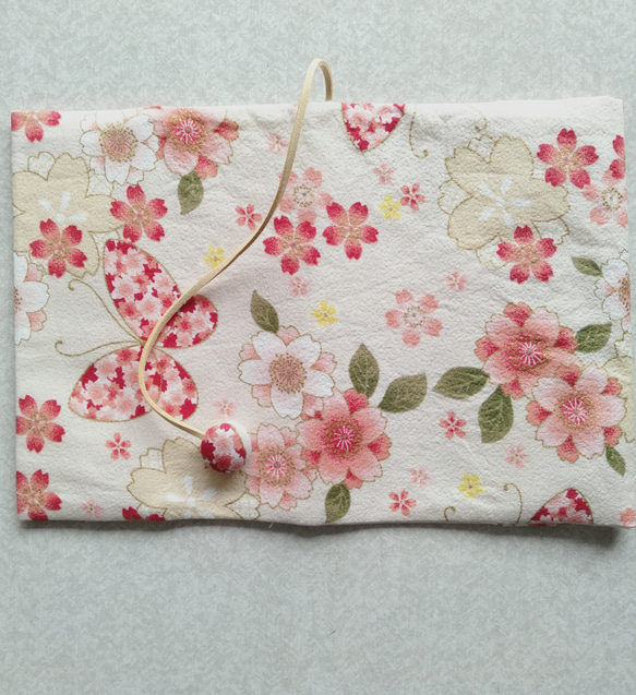 布のブックカバー(桜と蝶） 3枚目の画像