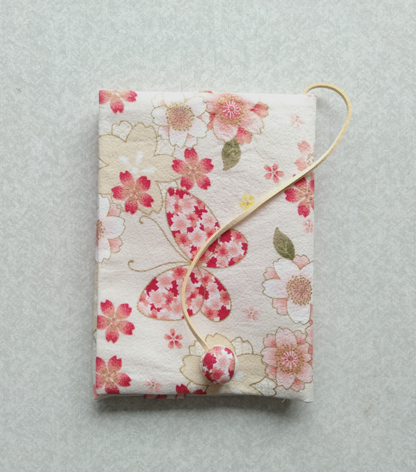 布のブックカバー(桜と蝶） 1枚目の画像