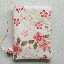 布のブックカバー(桜と蝶） 2枚目の画像