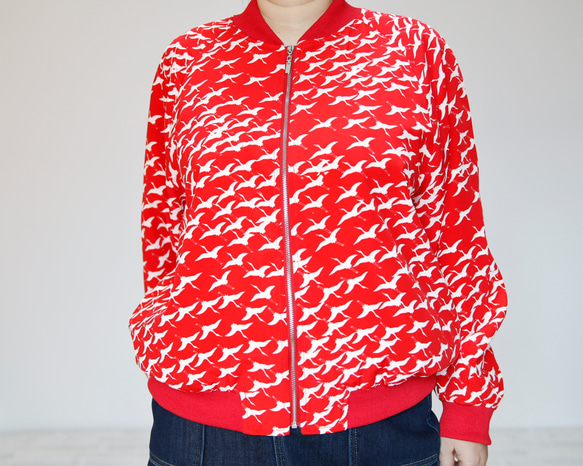 這是一件由復古和服製成的獨一無二的紅色夾克！ 「免運費」及服重製版 第3張的照片