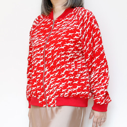 這是一件由復古和服製成的獨一無二的紅色夾克！ 「免運費」及服重製版 第8張的照片