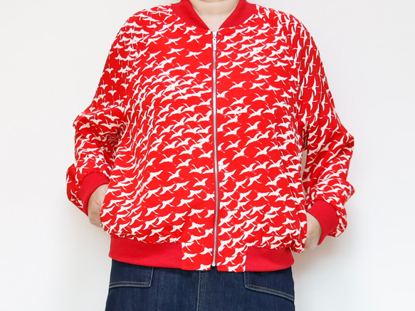 這是一件由復古和服製成的獨一無二的紅色夾克！ 「免運費」及服重製版 第1張的照片