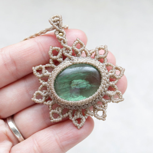 グリーンフローライト天然石マクラメネックレスmac371エスニック