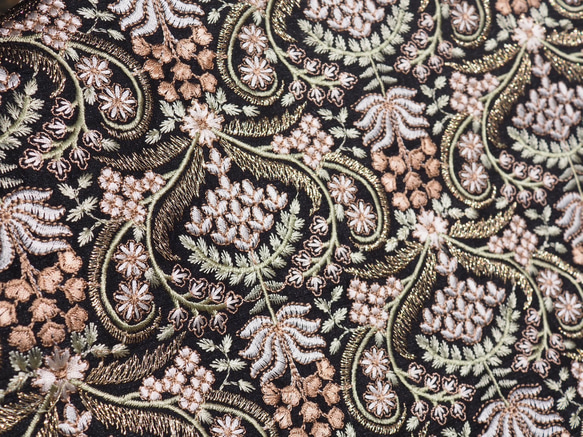 【NEW】インド刺繍生地　＊ 110cm巾×50cm 　ボタニカル　ブラック 1枚目の画像