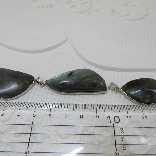 No.F-50 <ペンダントトップ>天然石 原石 ラブラドライト 3種類から