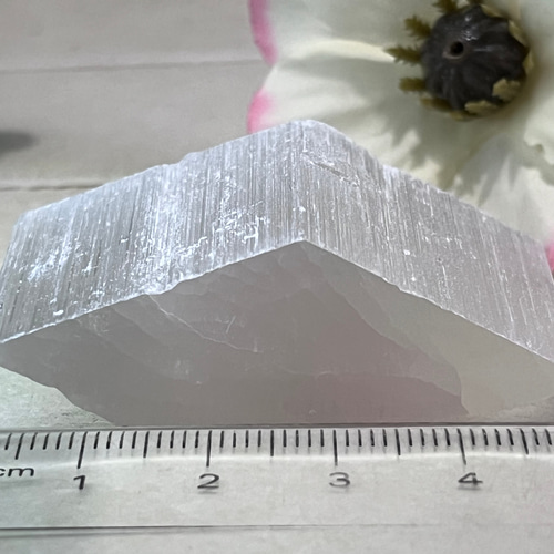 聖母マリアの石】セレナイト ホワイト 透石膏 ラフストーン 原石