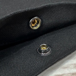 【特別セール限定】【送料無料】ペンギンのワンポイント刺繍  外ポケット付き キャンバス 縦型サコッシュ 6枚目の画像
