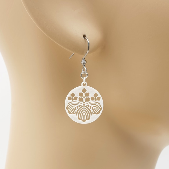 家紋 Ω 五三の桐 Ω イヤリング Ω ピアス イヤリング・ノンホールピアス