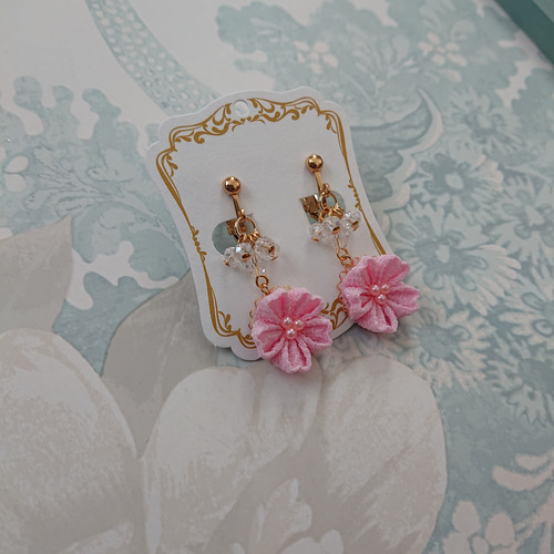春の煌めく日差しを浴びて、つまみ細工の桜 イヤリング/ピアス