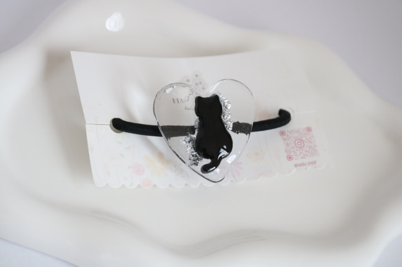 【猫の日】ハートの黒猫レジンヘアゴム　2.22 お揃い　ネコ　クロネコ　ハート　透明　 2枚目の画像