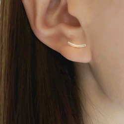 petit  毎日使える　シャープなバーピアス　シルバー950 華奢　シンプル　アーチ 7枚目の画像