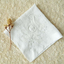 イニシャルTの手刺繍ヴィンテージハンカチ マデイラ刺繍 その他素材