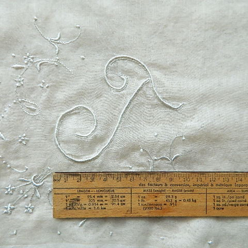 イニシャルTの手刺繍ヴィンテージハンカチ マデイラ刺繍 その他素材