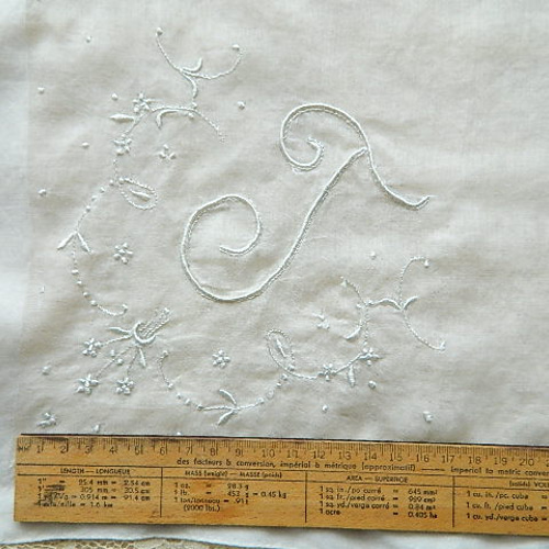 イニシャルTの手刺繍ヴィンテージハンカチ マデイラ刺繍 その他素材