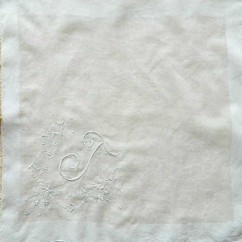 【67】たくさん 27枚！フランス アンティーク 手刺繍 イニシャル 端切れ イニシャルTの手刺繍ヴィンテージハンカチ マデイラ刺繍 その他素材