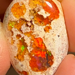 大きめファイヤー♢カンテラオパール 母岩付きオパール ルース 34 天然石 天然色 3枚目の画像