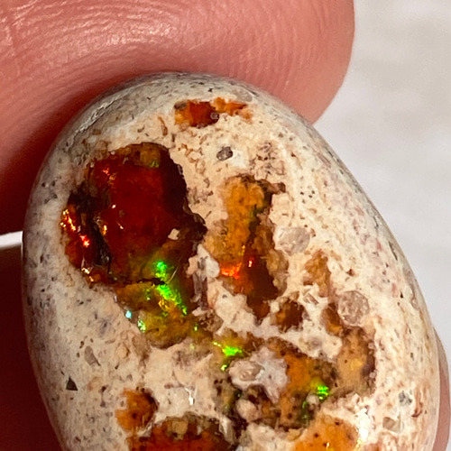 オレンジオパール原石65ct三角形の母岩が可愛い/美遊色 オレンジ