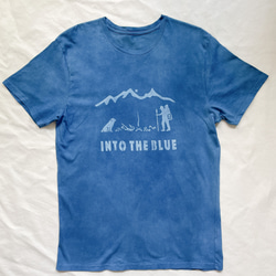 送料無料　アウトドア好きに！"青へ"  藍染オーガニックコットンTシャツ Into the blue 絞り染め　キャンプ 2枚目の画像