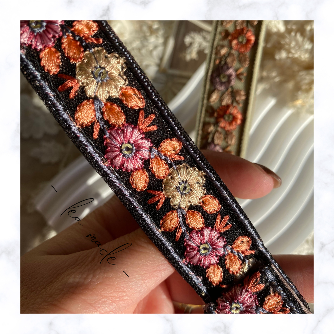 no.9 ハンドストラップ♡ グリーン ♡ハンドメイド♡インド刺繍