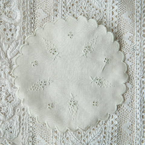 ✿ 白糸刺繍とカットワークのドイリー5枚纏めてセット その他