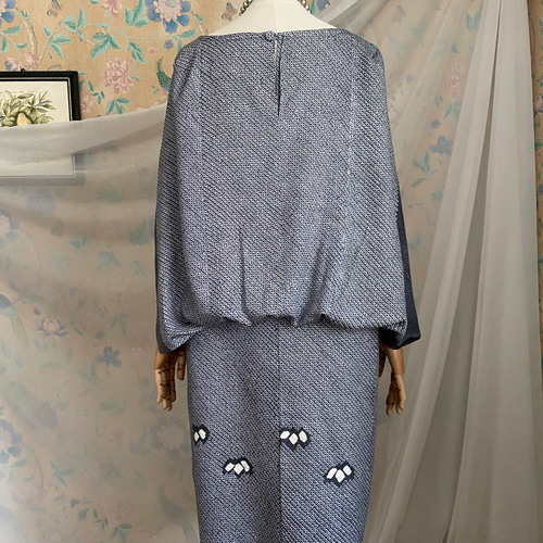 着物リメイク 総絞り ブルーグレー ケープスリーブドレス