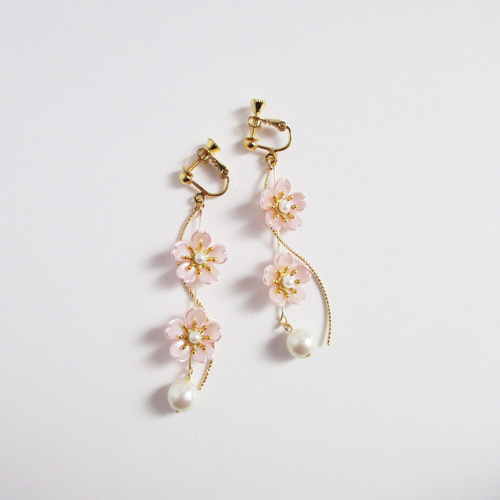 再販】2連の桜とウェーブ イヤリング ピアス 桜 さくら 花 フラワー