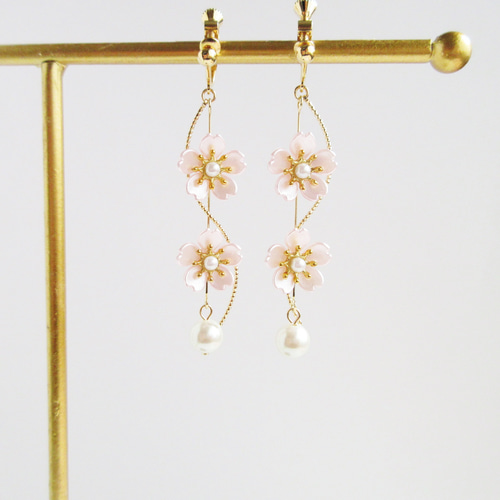 再販】2連の桜とウェーブ イヤリング ピアス 桜 さくら 花 フラワー