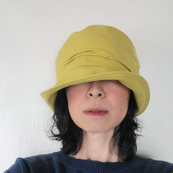 ゆったり キャスケット くしゅくしゅ ミモザ 黄色 刺繍 女子会 洗える帽子 M 綿麻 深め 軽い 春色 5枚目の画像