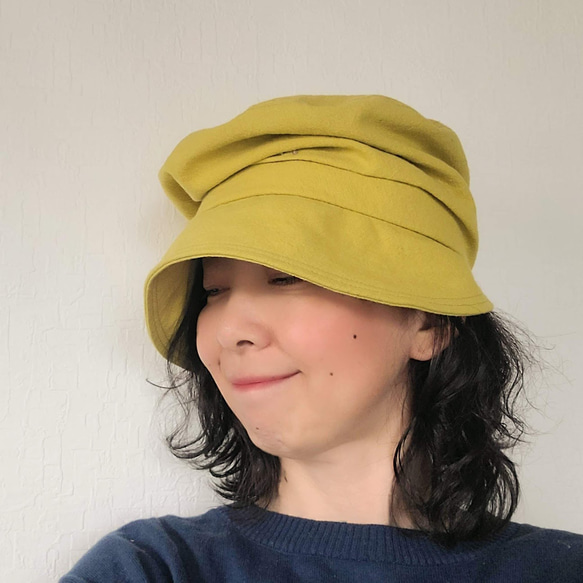 ゆったり キャスケット くしゅくしゅ ミモザ 黄色 刺繍 女子会 洗える帽子 M 綿麻 深め 軽い 春色 1枚目の画像