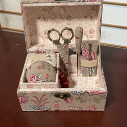 カルトナージュ ミニ裁縫箱 お色がアンティーク風で可愛い カルトナージュ ミニ裁縫箱 お色がアンティーク風で可愛い